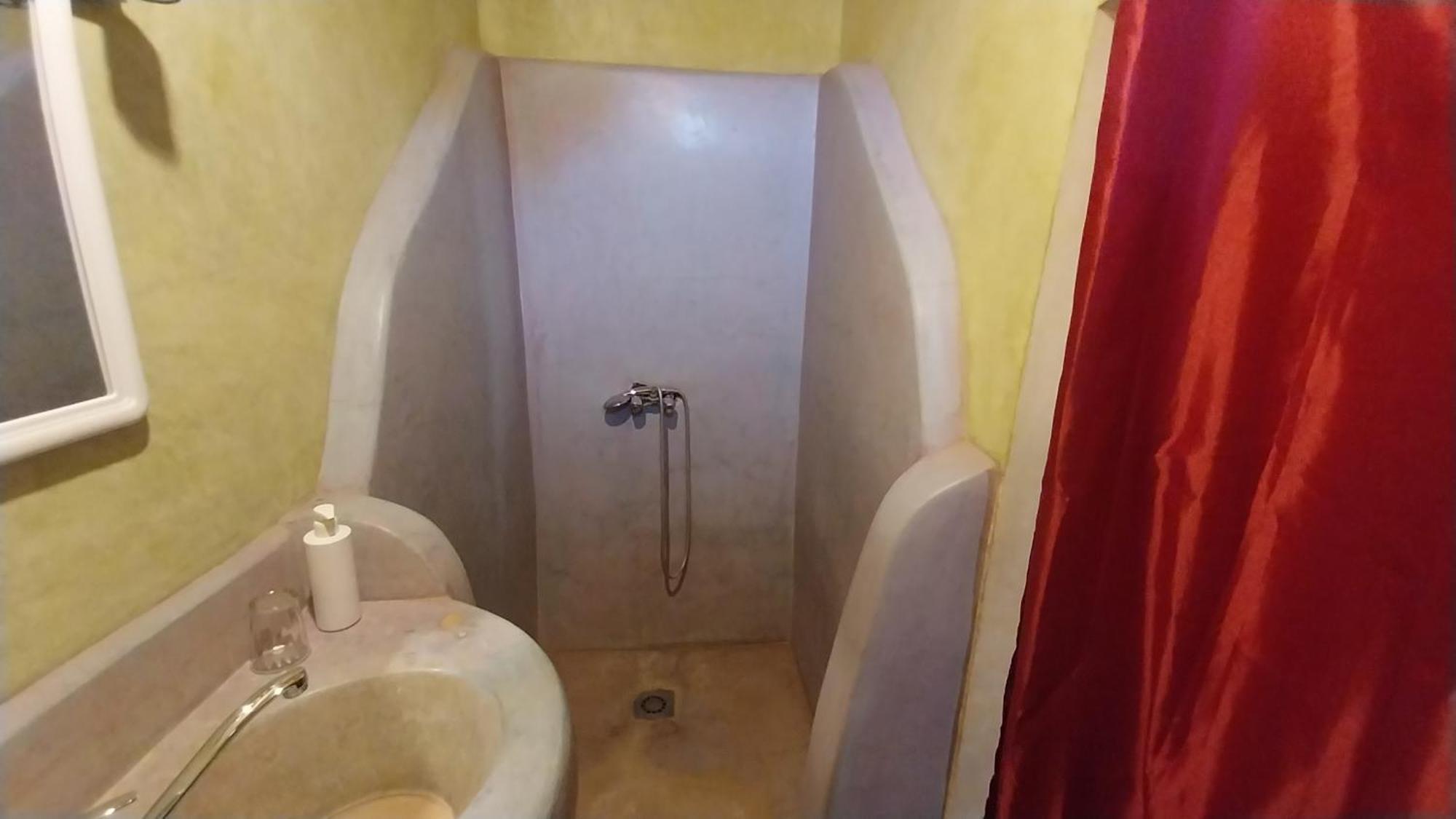 Auberge Bassou Nkob Bilik gambar